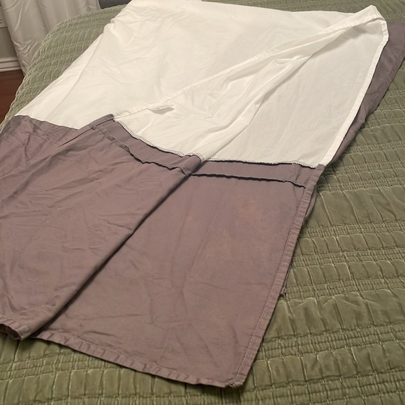 THRESHOLD Queen Gray Bed Skirt Lightly Used - Picture 6 of 7